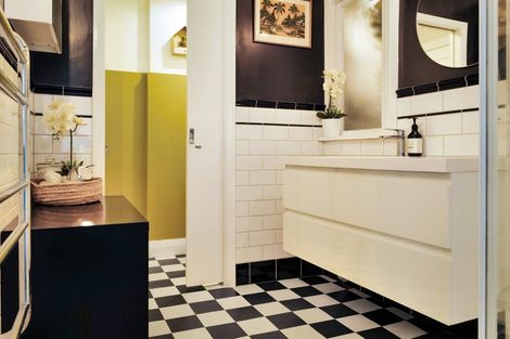 Photo of property in Sunhaven Flats, 262 Oriental Parade, Oriental Bay, Wellington, 6011