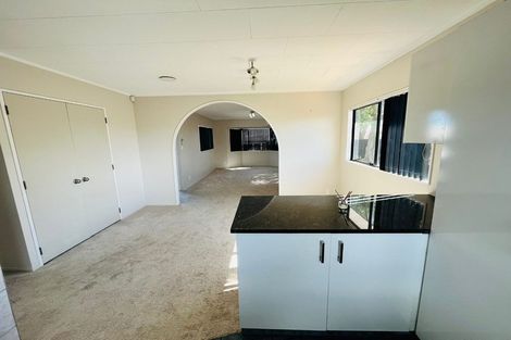 Photo of property in 1/8 Anglers Way, Wattle Downs, Auckland, 2102