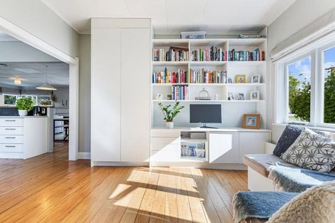 Photo of property in 41 Hanlon Crescent, Narrow Neck, Auckland, 0624