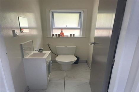 Photo of property in 91 Akaroa Drive, Maupuia, Wellington, 6022