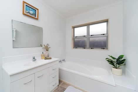 Photo of property in 58 Branigan Parade, Kelvin Grove, Palmerston North, 4414