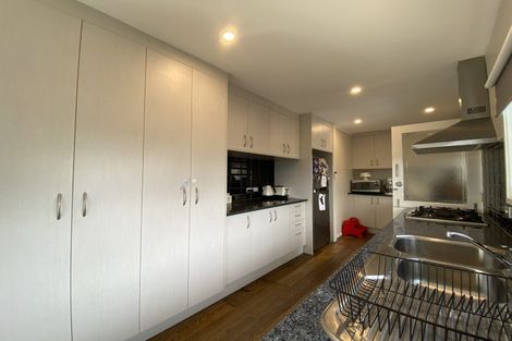 Photo of property in 9 Dalwhinnie Parade, Highland Park, Auckland, 2010