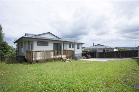 Photo of property in 33 Hobsonville Road, West Harbour, Auckland, 0618