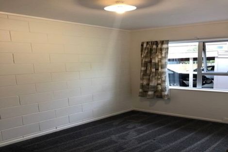 Photo of property in 2/100 Lynwood Road, New Lynn, Auckland, 0600