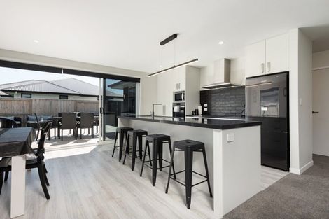 Photo of property in 63 Te Kio Crescent, Papamoa Beach, Papamoa, 3118