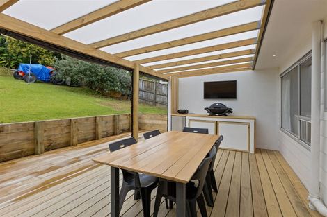 Photo of property in 16 William Hadlow Place, Hatfields Beach, Orewa, 0931