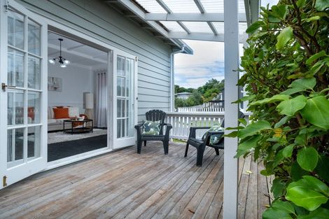 Photo of property in 221 Henderson Valley Road, Henderson, Auckland, 0612