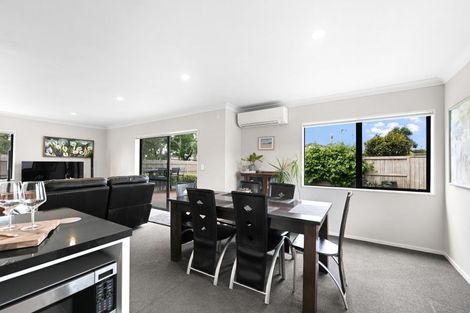 Photo of property in 43 Diomede Glade, Flagstaff, Hamilton, 3210