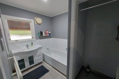 Photo of property in 8 Riversdale Drive, Merrilands, New Plymouth, 4312