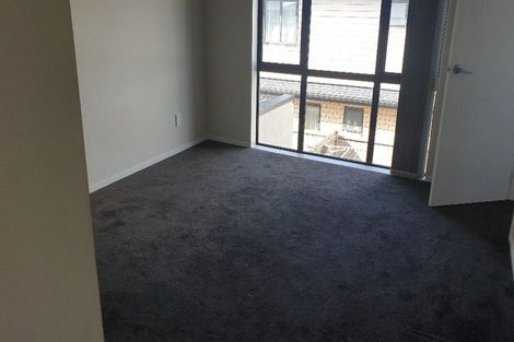 Photo of property in 16 Millcroft Lane, Ranui, Auckland, 0612