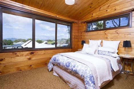 Photo of property in 1/431 East Coast Road, Mairangi Bay, Auckland, 0630