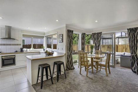 Photo of property in 81d Mirrabooka Avenue, Botany Downs, Auckland, 2010