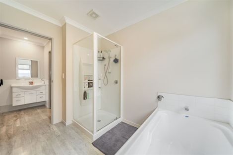 Photo of property in 15 James Nairn Grove, Riverstone Terraces, Upper Hutt, 5018