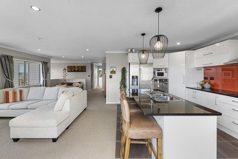 Photo of property in 36 Cape Vista Crescent, Pukekohe, 2120