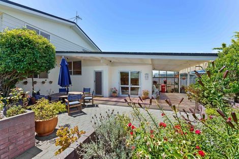 Photo of property in 10 Titoki Road, Waikanae Beach, Waikanae, 5036