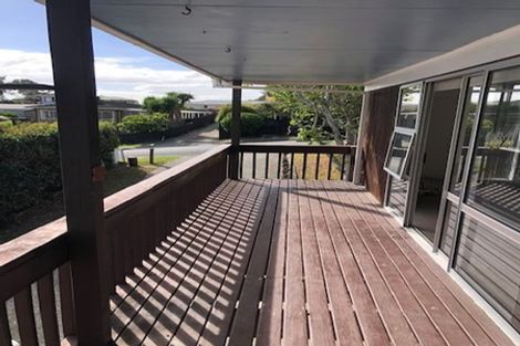 Photo of property in 4 Sispara Place, Beach Haven, Auckland, 0626