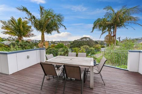 Photo of property in 1/884 Beach Road, Waiake, Auckland, 0630