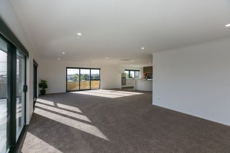 Photo of property in 3f Honeyfield Drive, Whalers Gate, New Plymouth, 4310