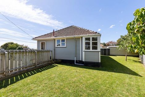 Photo of property in 121 Frankley Road, Frankleigh Park, New Plymouth, 4310