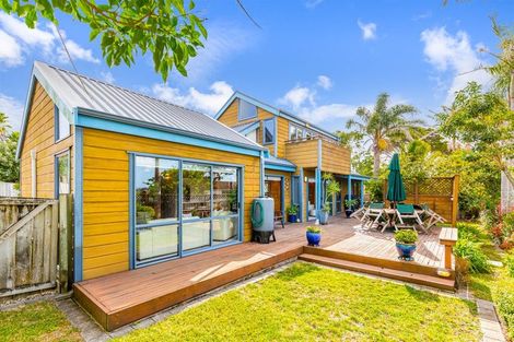 Photo of property in 2/397 East Coast Road, Mairangi Bay, Auckland, 0630