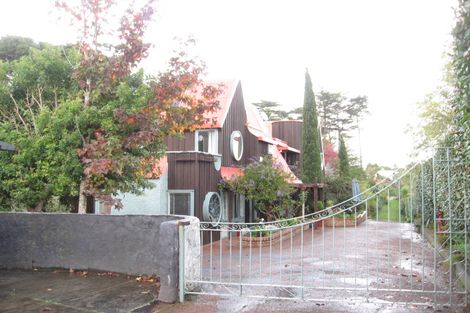 Photo of property in 64 Marine Parade, Mellons Bay, Auckland, 2014