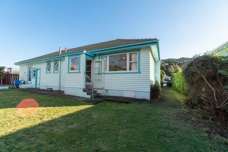 Photo of property in 18 Beauchamp Street, Tawa, Wellington, 5028