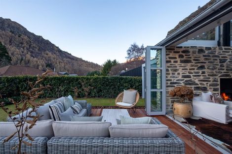 Photo of property in 32 Flynn Lane, Arrowtown, 9302