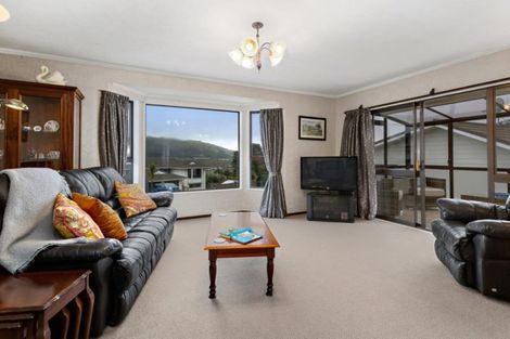 Photo of property in 51 Woodman Drive, Tawa, Wellington, 5028