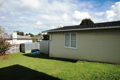 Photo of property in 27 Mcquarrie Avenue, Wattle Downs, Auckland, 2103