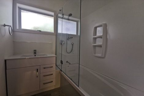 Photo of property in 1/76 Ravenwood Drive, Forrest Hill, Auckland, 0620