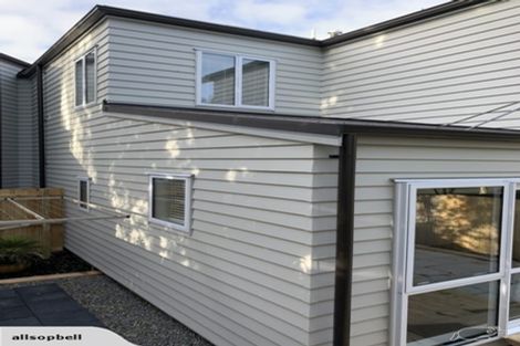 Photo of property in 3/30 John Jennings Drive, Oteha, Auckland, 0632