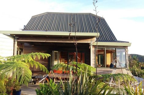 Photo of property in 126 Lone Kauri Road, Karekare, Auckland, 0772