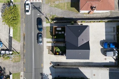 Photo of property in 2/83 Vodanovich Road, Te Atatu South, Auckland, 0610