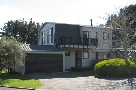 Photo of property in 70 Kinloch Road, Kinloch, Taupo, 3377