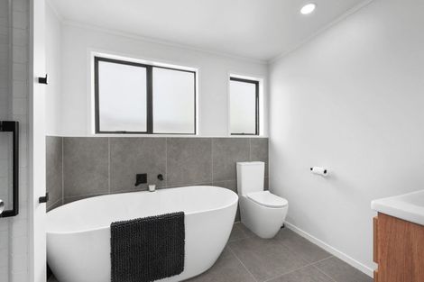 Photo of property in 6 Hamblyn Place, Ranui, Auckland, 0612