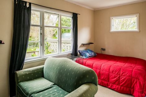 Photo of property in 13 Lyndhurst Road, Tawa, Wellington, 5028