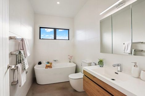 Photo of property in 22 Kahika Grove, Huapai, Kumeu, 0810