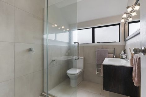 Photo of property in 50 Lagoon Way, West Harbour, Auckland, 0618