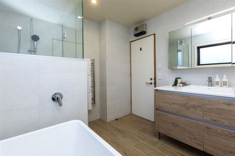 Photo of property in 114b Memorial Avenue, Burnside, Christchurch, 8053