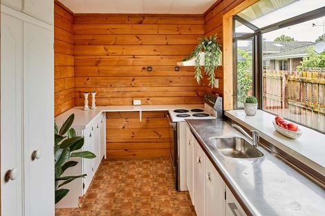 Photo of property in 27a Mana Esplanade, Paremata, Porirua, 5026