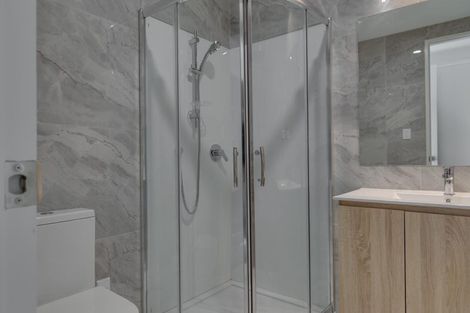 Photo of property in 4/21 Akoranga Drive, Northcote, Auckland, 0627