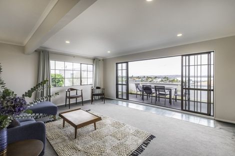 Photo of property in 15 Deanna Drive, West Harbour, Auckland, 0618