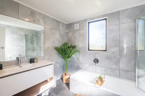 Photo of property in 73 Golf Road, Paraparaumu Beach, Paraparaumu, 5032