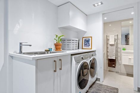 Photo of property in 14 Waimana Avenue, Northcote Point, Auckland, 0627