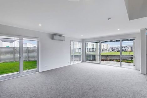 Photo of property in 12 Huke Lane, Takanini, 2112