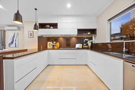 Photo of property in 1 Creggan Crescent, Flat Bush, Auckland, 2019