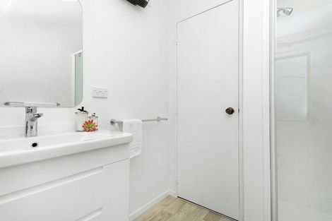 Photo of property in 1/29 Main Road, Tawa, Wellington, 5028