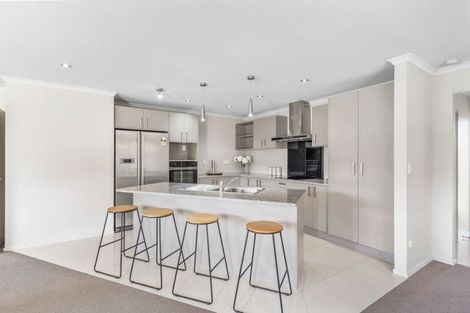 Photo of property in 10 Drumkeen Place, Rosehill, Papakura, 2113