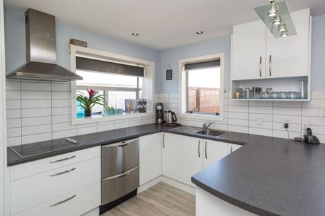 Photo of property in 9 Heathglen Avenue, Parklands, Christchurch, 8083