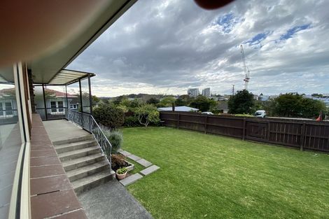 Photo of property in 2/9 Evans Road, Glen Eden, Auckland, 0602